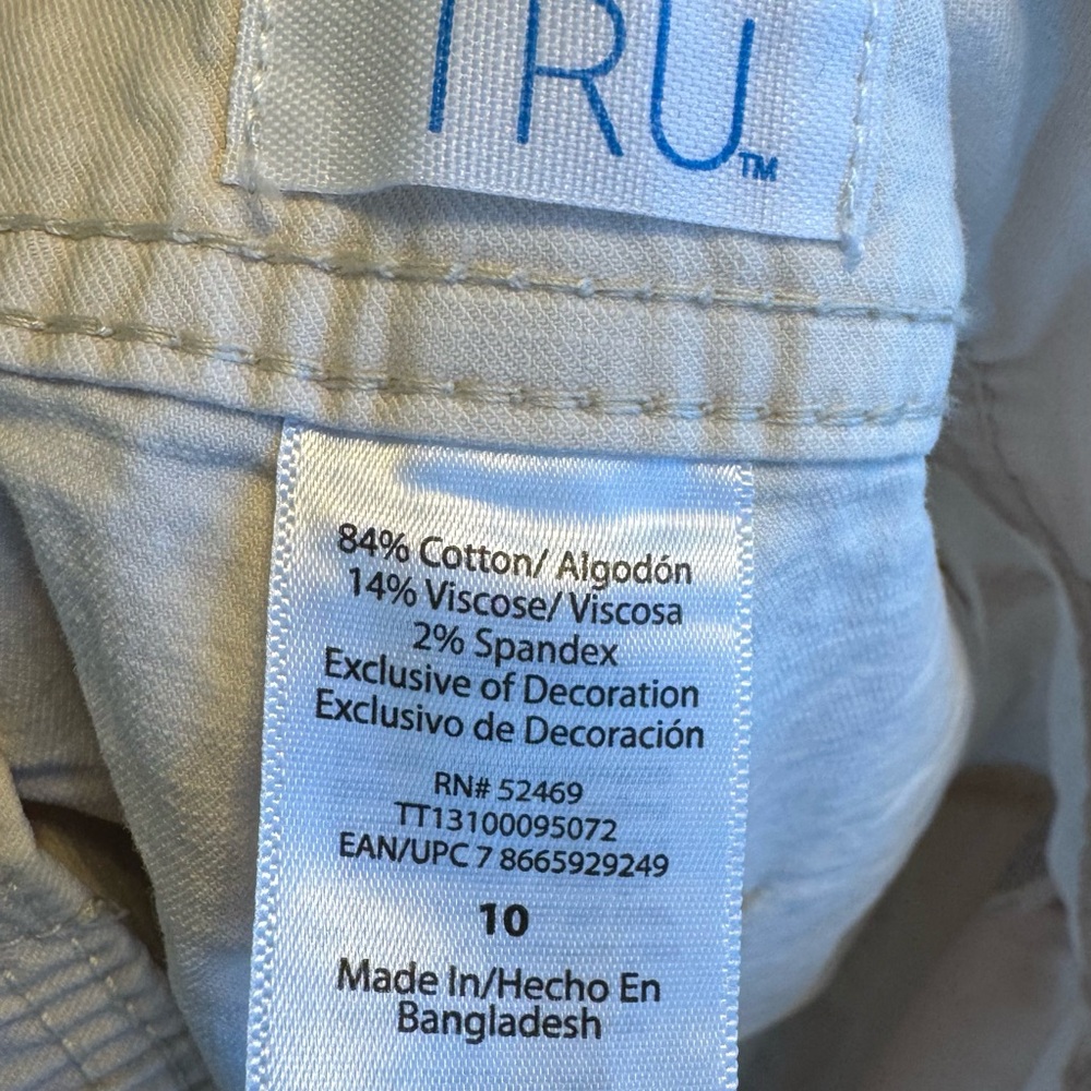 Time and Tru Tan Cargo Shorts - Picture 3 of 3